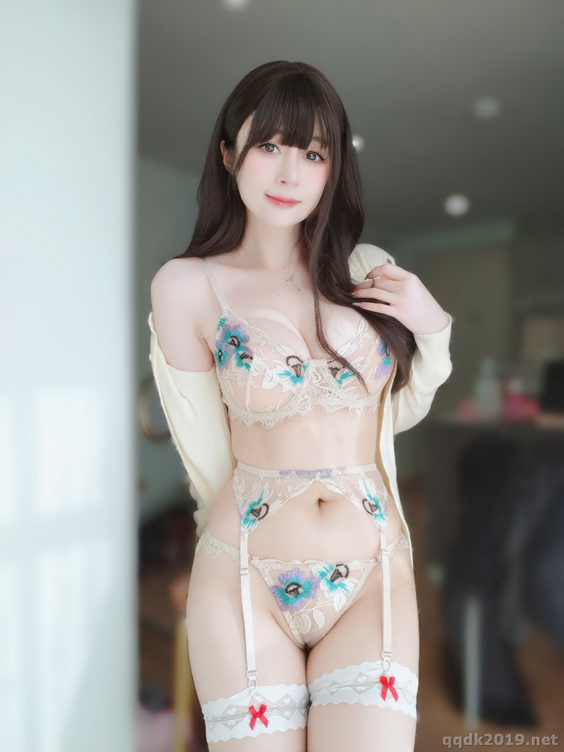 Cosplay-Silver-81-Fantia-March-2024-Member-Collection-27th-Issue-266.jpg