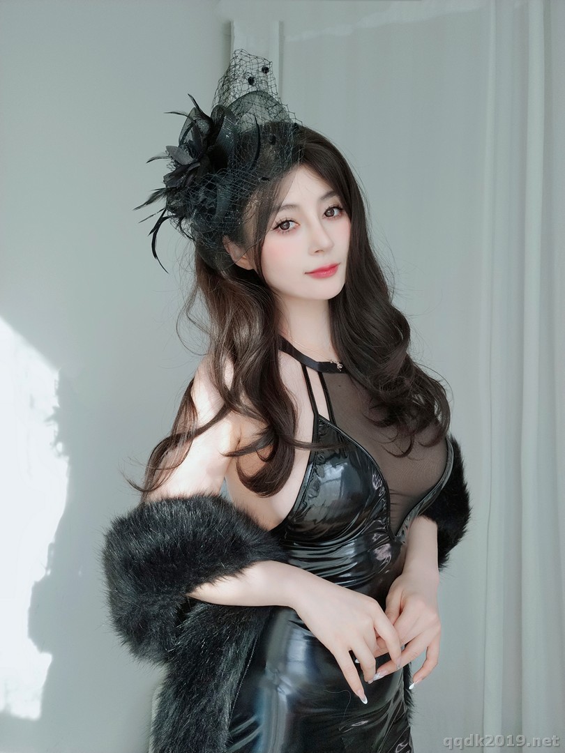 白银81 Fantia 2024年03月 桃尻裙 图集 43