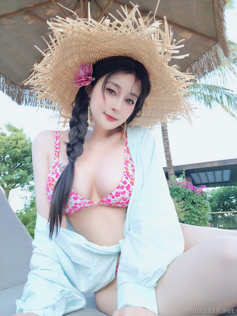 白银81 Fantia 2025年2月 日光比基尼 图集 24