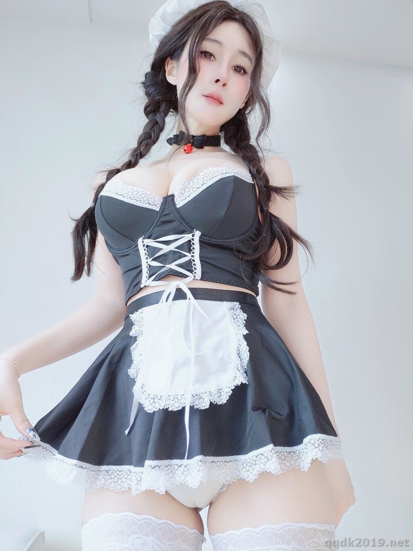 Cosplay-Silver-81-White-Silk-Maid-075.jpg